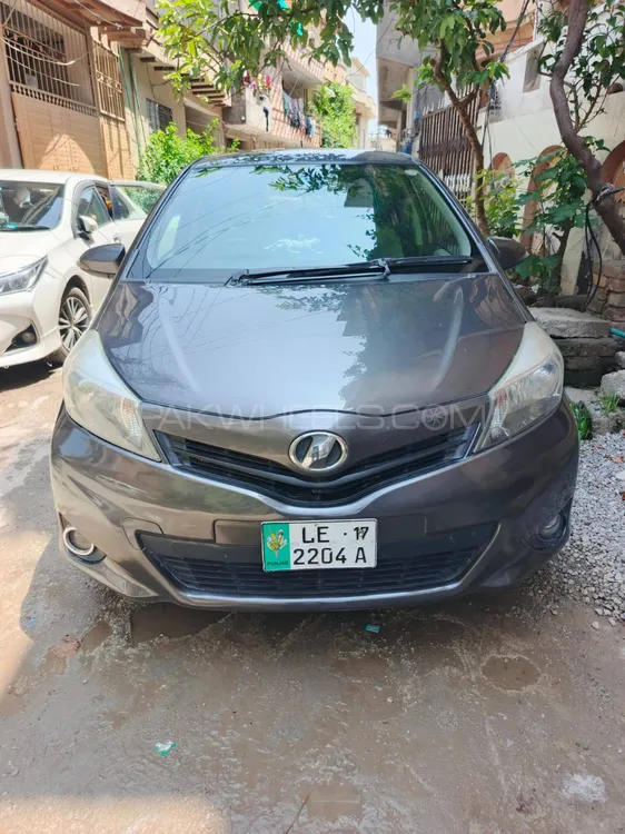 Toyota Vitz 2012 for Sale in Islamabad Image-1
