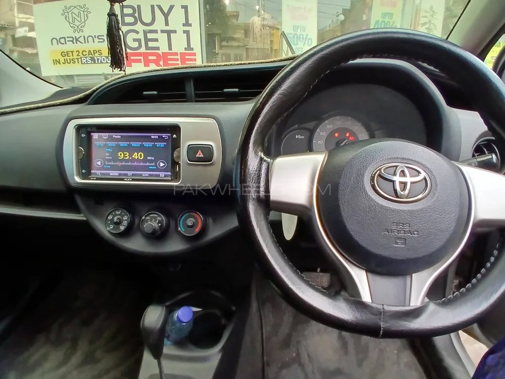 Toyota Vitz 2014 for Sale in Karachi Image-1