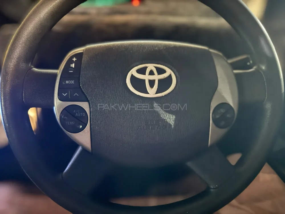 Toyota Prius 2010 for Sale in D.G.Khan Image-1