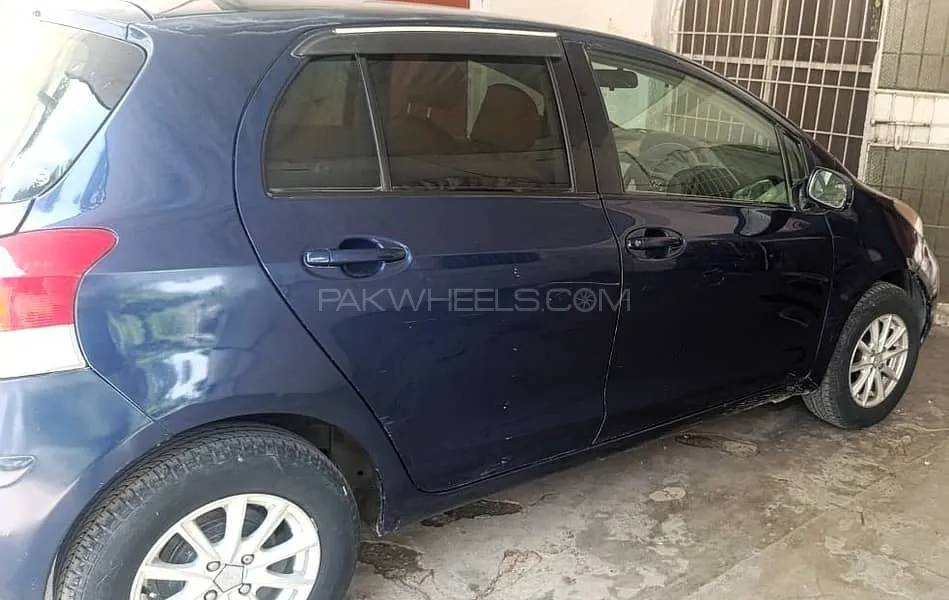 Toyota Vitz 2009 for Sale in Karachi Image-1