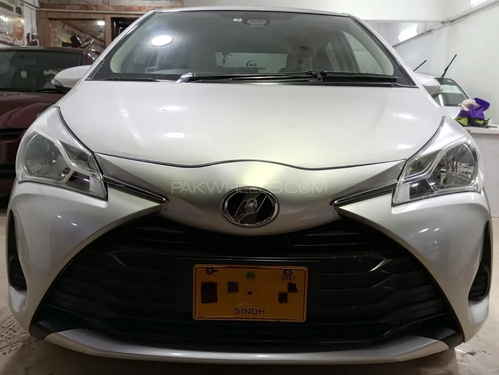 Toyota Vitz 2017 for Sale in Karachi Image-1