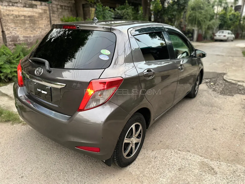 Toyota Vitz 2012 for Sale in Lahore Image-1