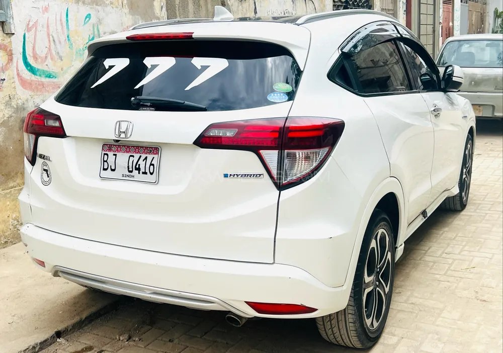 Honda Vezel 2015 for Sale in Karachi Image-1