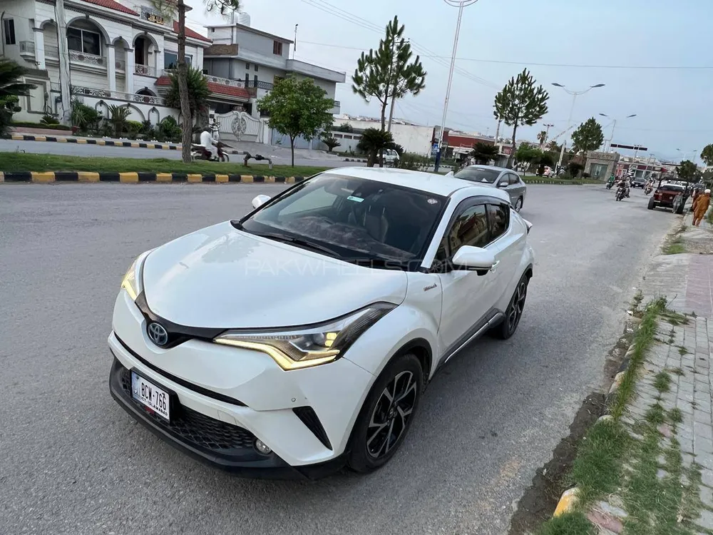 Toyota C-HR 2017 for Sale in Islamabad Image-1