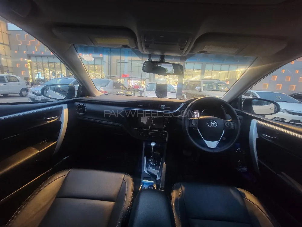 Toyota Corolla 2021 for Sale in Peshawar Image-1