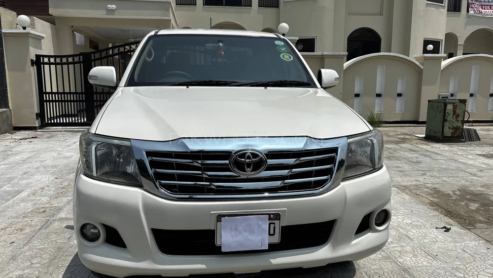 Toyota Hilux 2016 for Sale in Islamabad Image-1