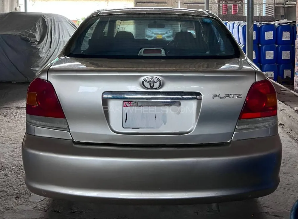 Toyota Platz 2004 for Sale in Karachi Image-1
