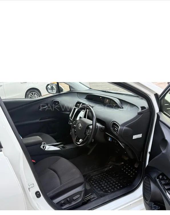 Toyota Prius 2020 for Sale in Islamabad Image-1