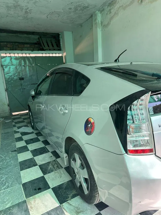 Toyota Prius 2011 for Sale in Swat Image-1