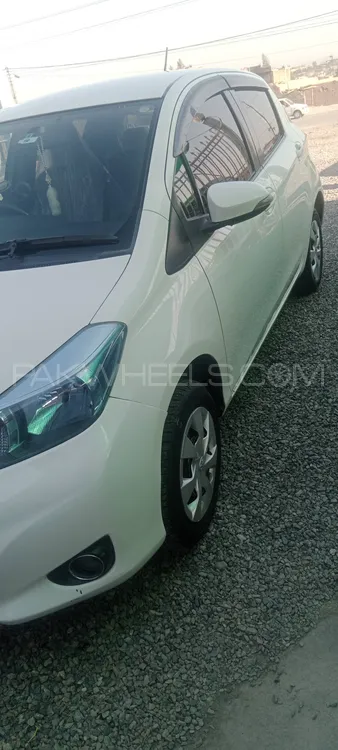 Toyota Vitz 2011 for Sale in Peshawar Image-1