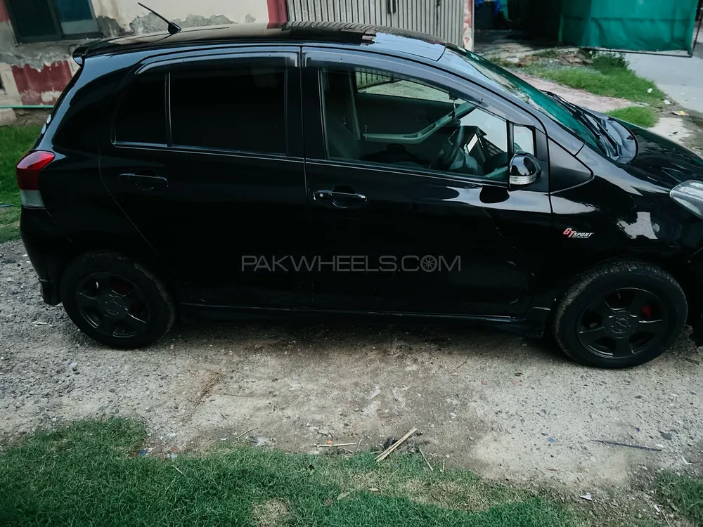 Toyota Vitz 2013 for Sale in Lahore Toyota Vitz 2013 for Sale in Lahore Image-4
