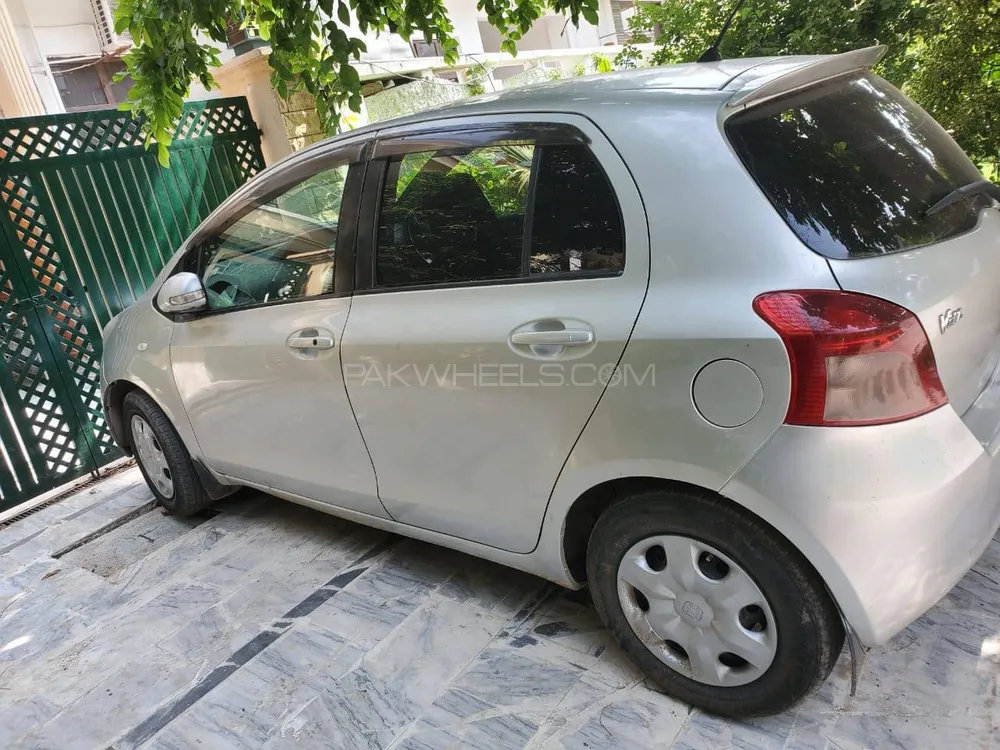 Toyota Vitz 2005 for Sale in Multan Image-1