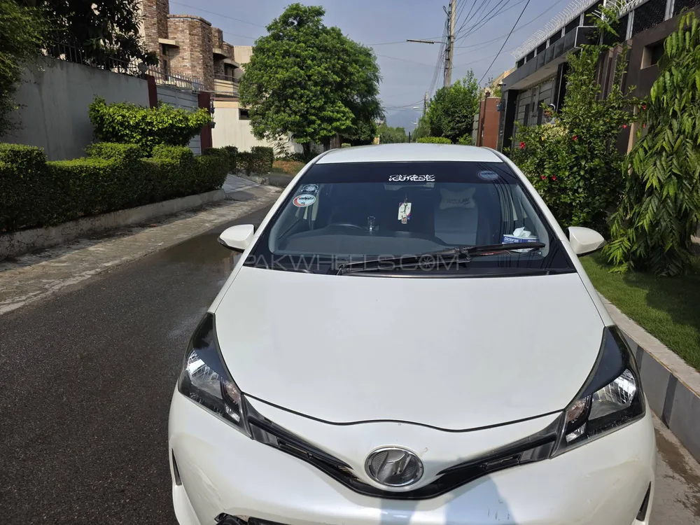 Toyota Vitz 2014 for Sale in Peshawar Image-1