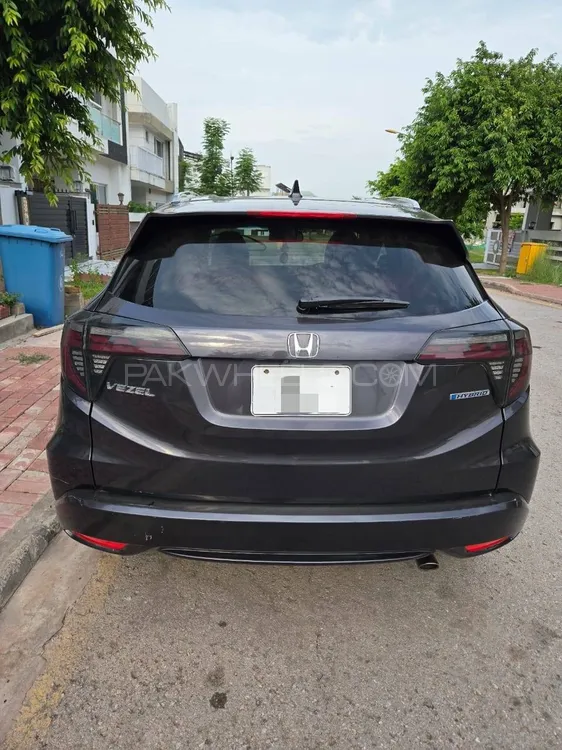 Honda Vezel 2017 for Sale in Islamabad Image-1