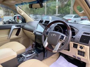 Toyota Prado TX
Model: 2013
Mileage: 96,000 km
Reg: 2016 khi

*7 seater 
*Sunroof
*Beige room