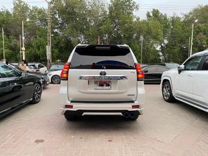Make: Prado TXL 2.7
Model: 2020
Mileage: 24,000 Km
Reg: 2024 khi

*Autofoot step
*Leather & power seats 
*Heating & cooling seats 
*Original TV + 4 cameras 
*7 seater 
*Beige room
*Sunroof

Calling and Visiting hours

Monday to Saturday

11:00 AM to 7:00 PM