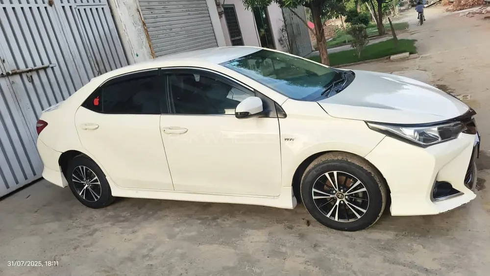 Toyota Corolla 2015 for Sale in Lahore Image-1