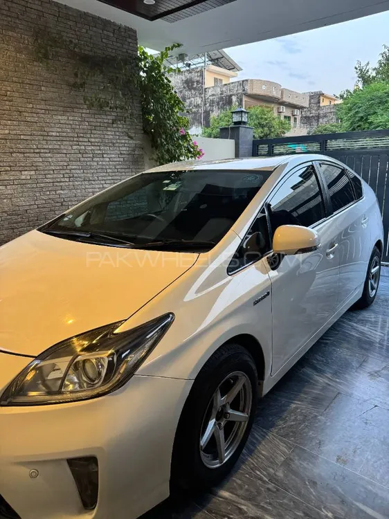 Toyota Prius 2013 for Sale in Islamabad Image-1