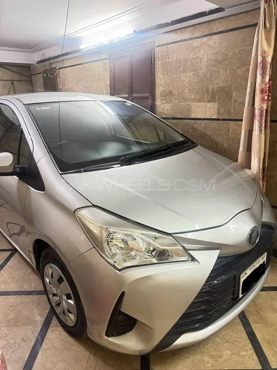 Toyota Vitz 2017 for Sale in Peshawar Image-1
