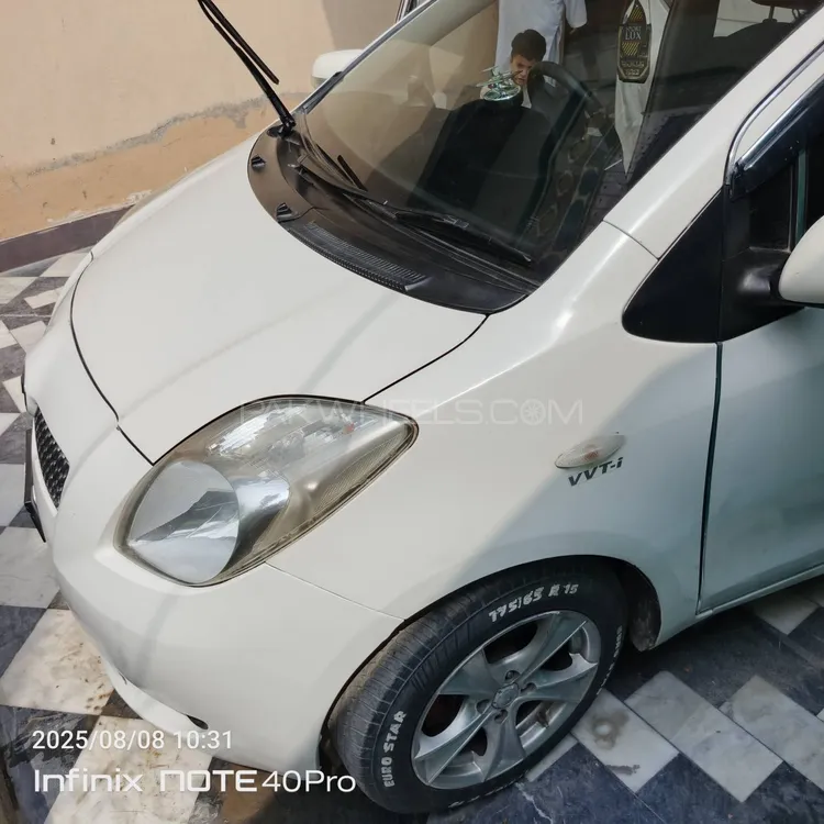Toyota Vitz 2005 for Sale in Peshawar Image-1