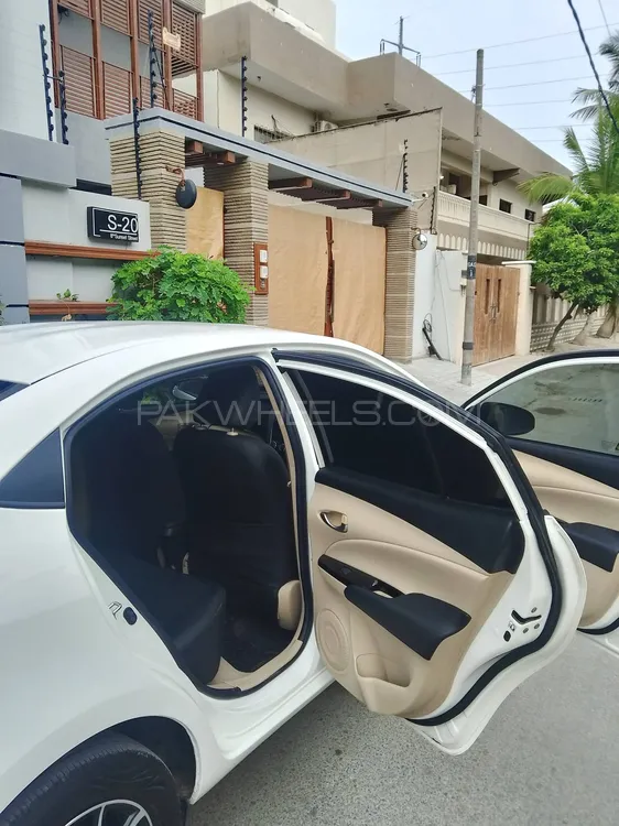 Toyota Yaris Sedan 2020 for Sale in Karachi Image-1