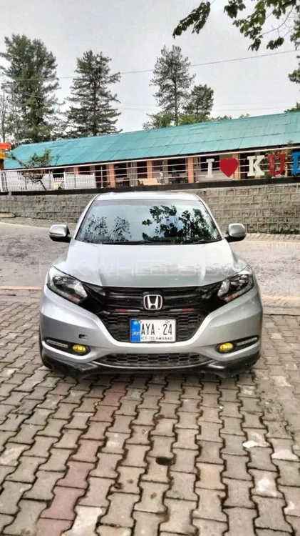 Honda Vezel 2015 for Sale in Peshawar Image-1
