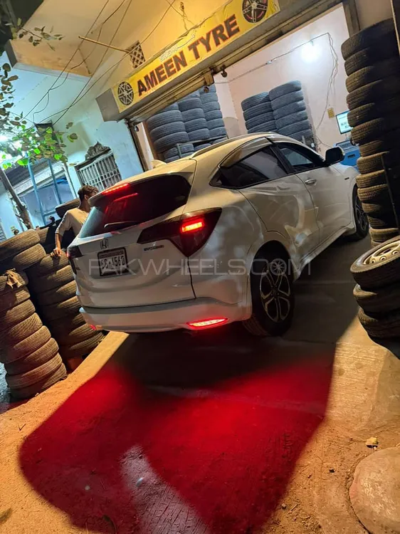 Honda Vezel 2014 for Sale in Karachi Image-1