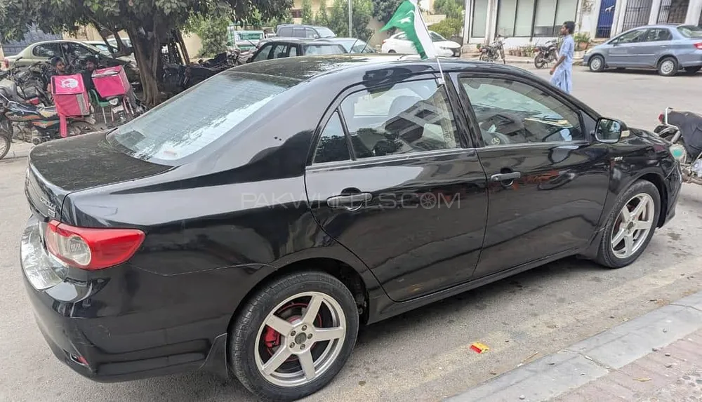 Toyota Corolla 2013 for Sale in Karachi Image-1