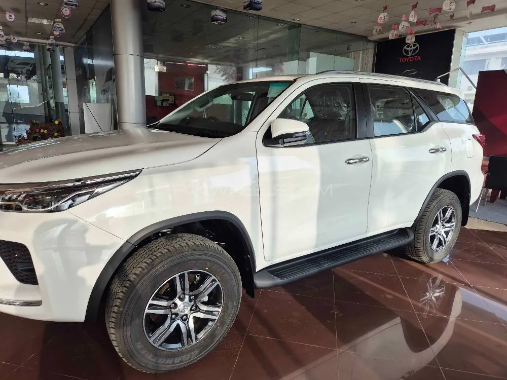 Toyota Fortuner 2025 for Sale in Dera Ghazi Khan Image-1