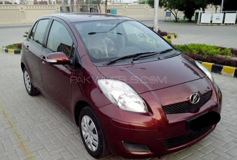Toyota Vitz 2010 for Sale in Lahore Image-1