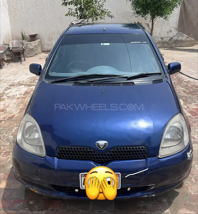 Toyota Vitz 2000 for Sale in Karak Image-1