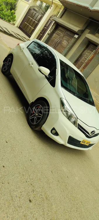 Toyota Vitz 2013 for Sale in Karachi Image-1