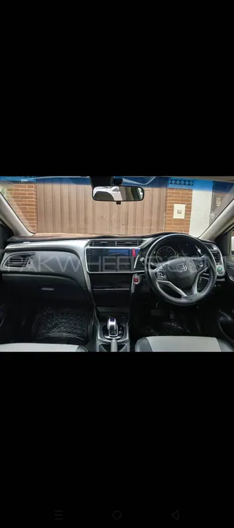 Honda Grace Hybrid 2015 for Sale in Karachi Image-1