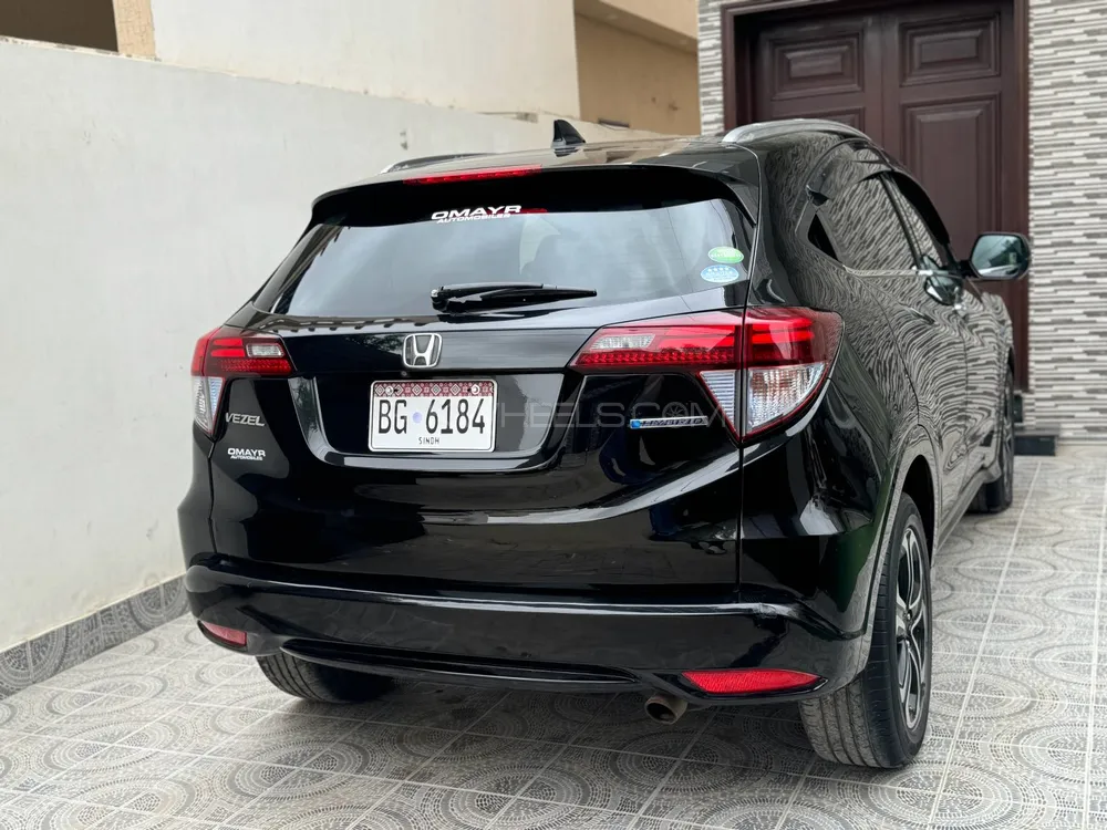Honda Vezel 2014 for Sale in Karachi Image-1