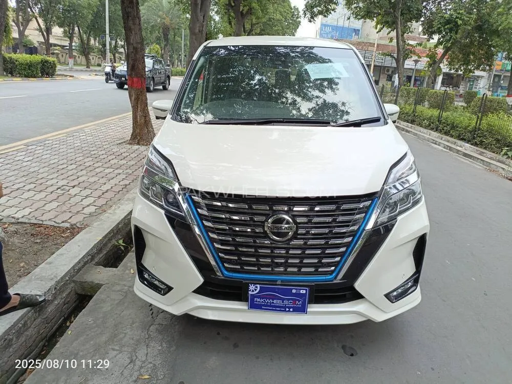 Nissan Serena 2022 for Sale in Gujranwala Image-1