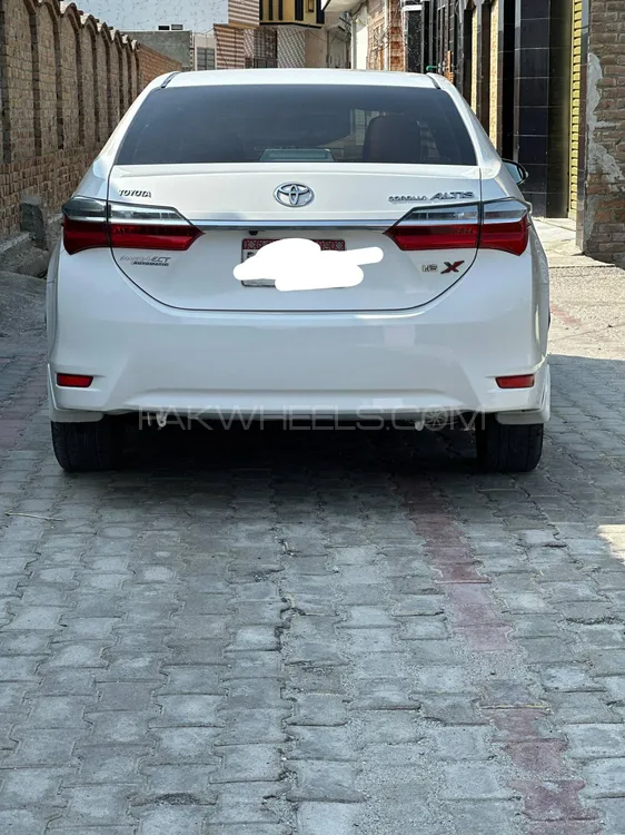 Toyota Corolla 2017 for Sale in Mardan Image-1