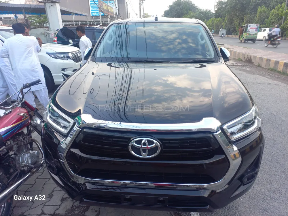 Toyota Hilux 2025 for Sale in Lahore Image-1