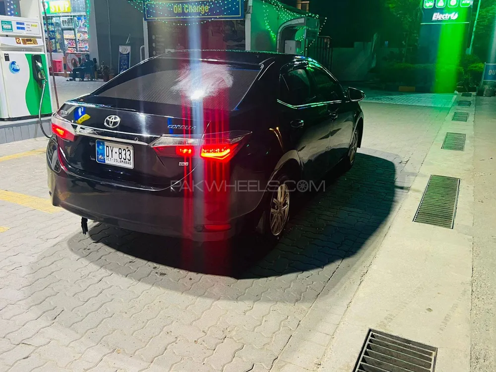 Toyota Corolla 2015 for Sale in Islamabad Image-1