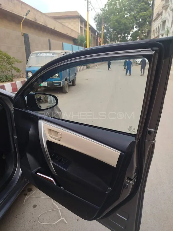 Toyota Corolla 2015 for Sale in Karachi Image-1