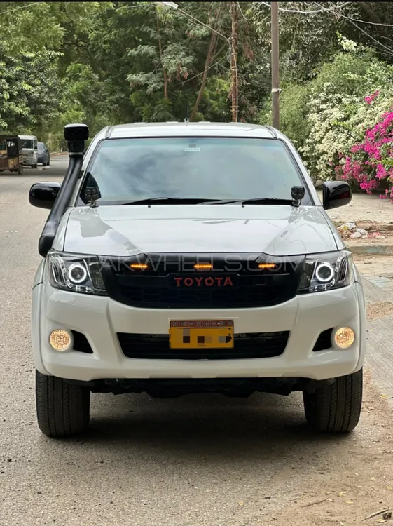Toyota Hilux 2012 for Sale in Karachi Image-1
