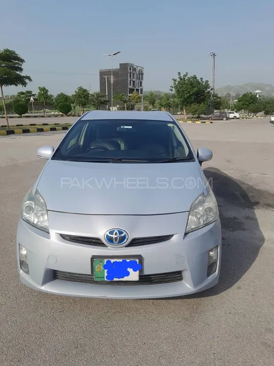 Toyota Prius 2011 for Sale in Islamabad Image-1