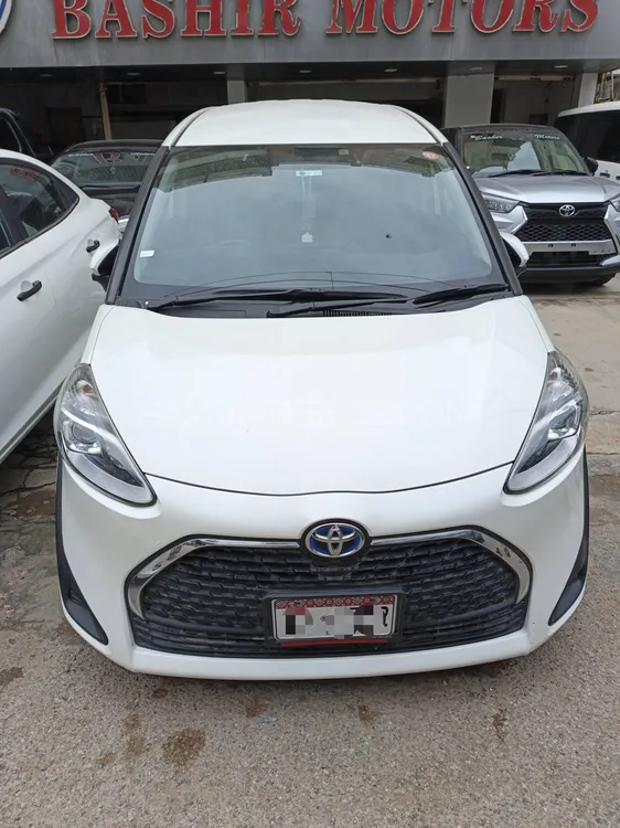 Toyota Sienta 2018 for Sale in Karachi Image-1