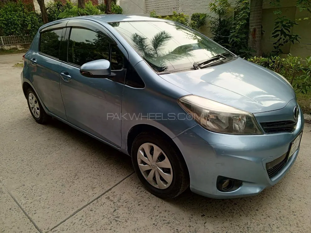 Toyota Vitz 2013 for Sale in Lahore Image-1