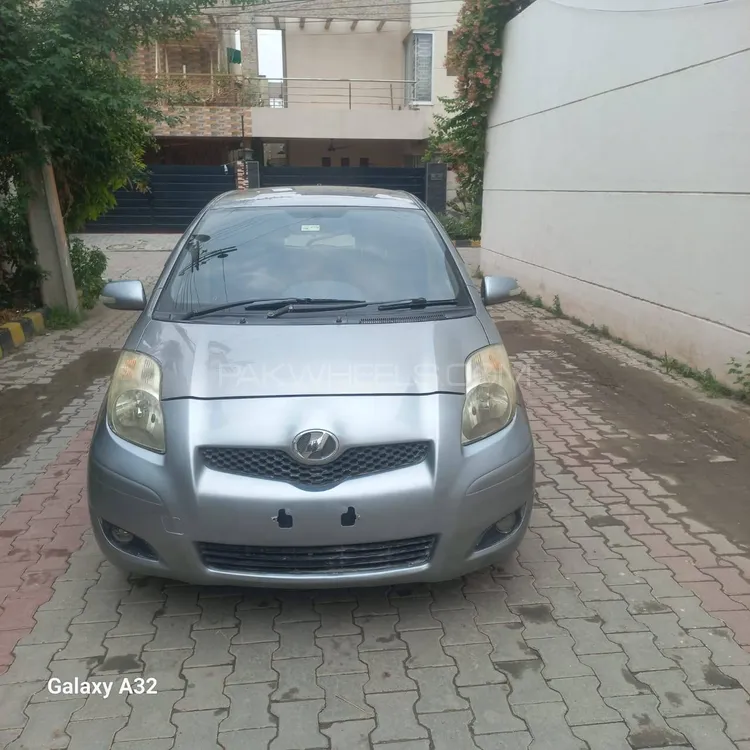 Toyota Vitz 2013 for Sale in Lahore Image-1