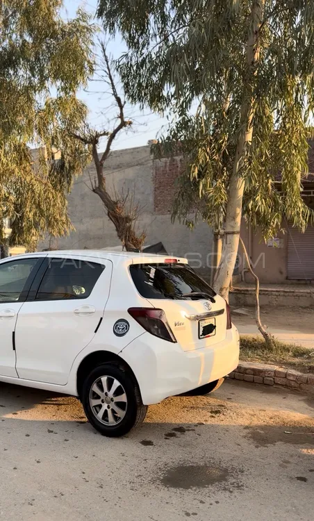Toyota Vitz 2013 for Sale in Sahiwal Image-1