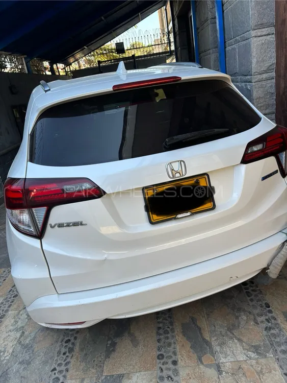 Honda Vezel 2015 for Sale in Karachi Image-1