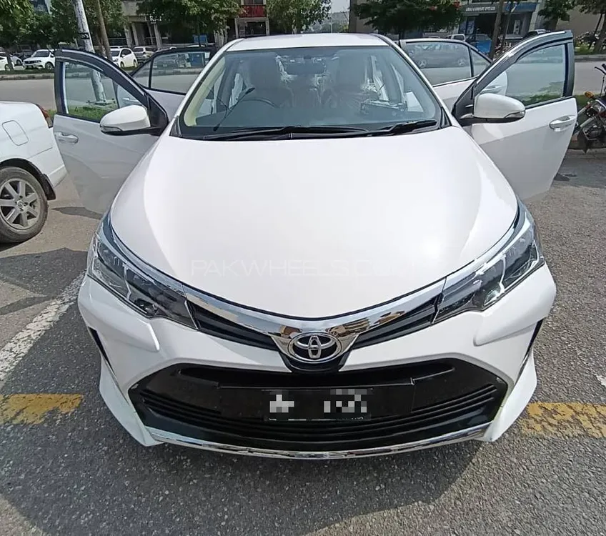 Toyota Corolla 2021 for Sale in Peshawar Image-1