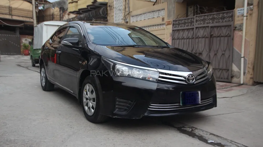 Toyota Corolla 2015 for Sale in Islamabad Image-1