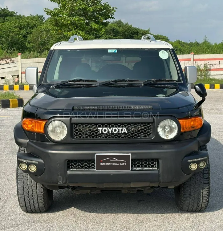 Toyota Fj Cruiser 2011 for Sale in Islamabad Image-1