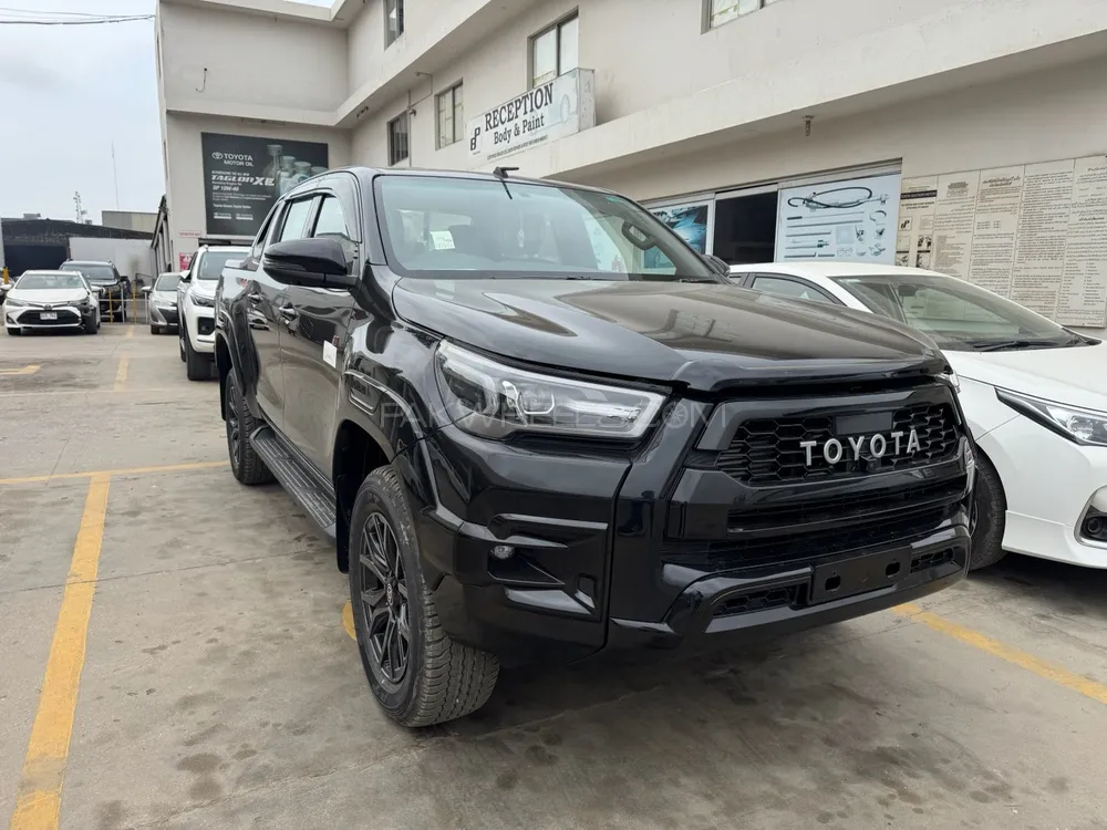 Toyota Hilux 2025 for Sale in Karachi Image-1